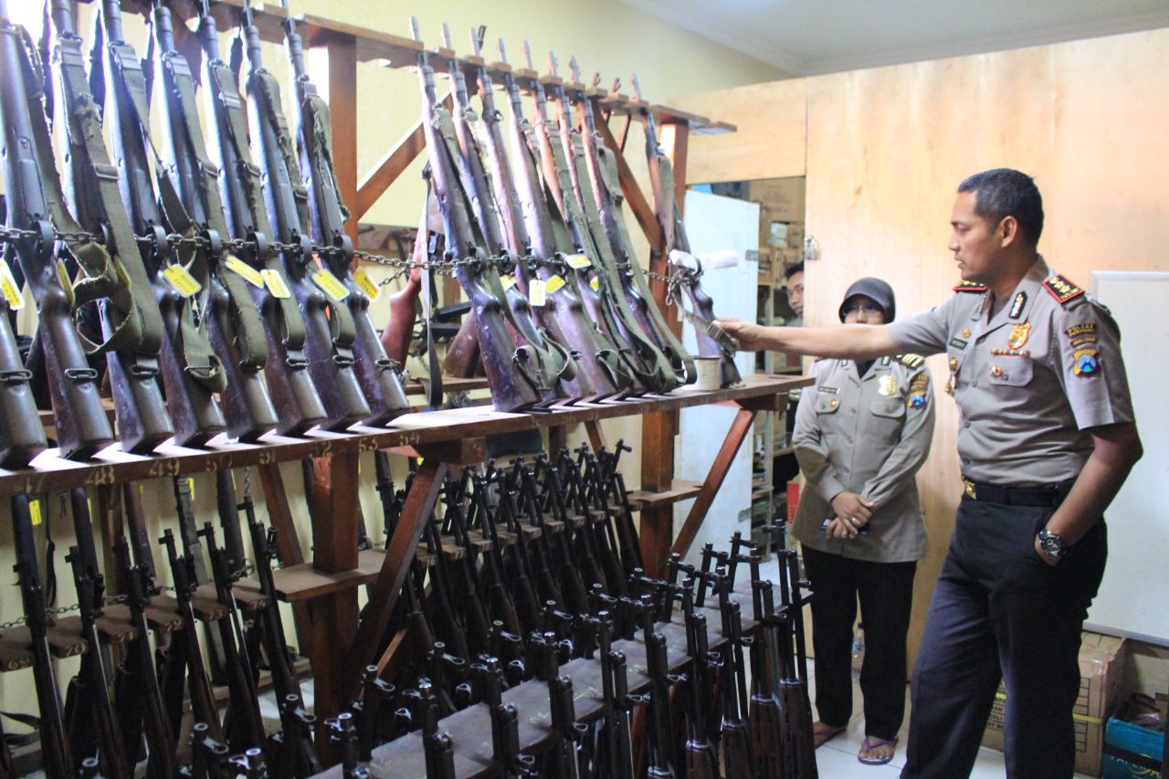 Kapolres Pasuruan Cek Senjata di Gudang Sarpras.