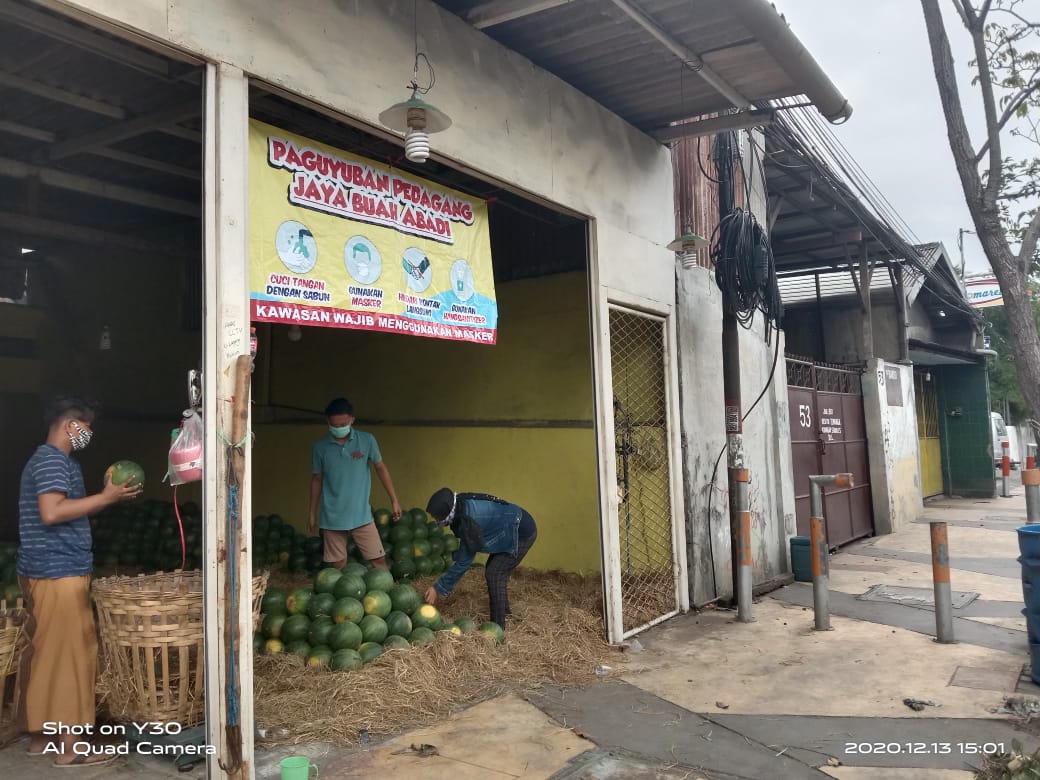 Akibat Wabah Covid 19, Pedagang Buah Pasar Tanjung Sari Surabaya Menjerit 