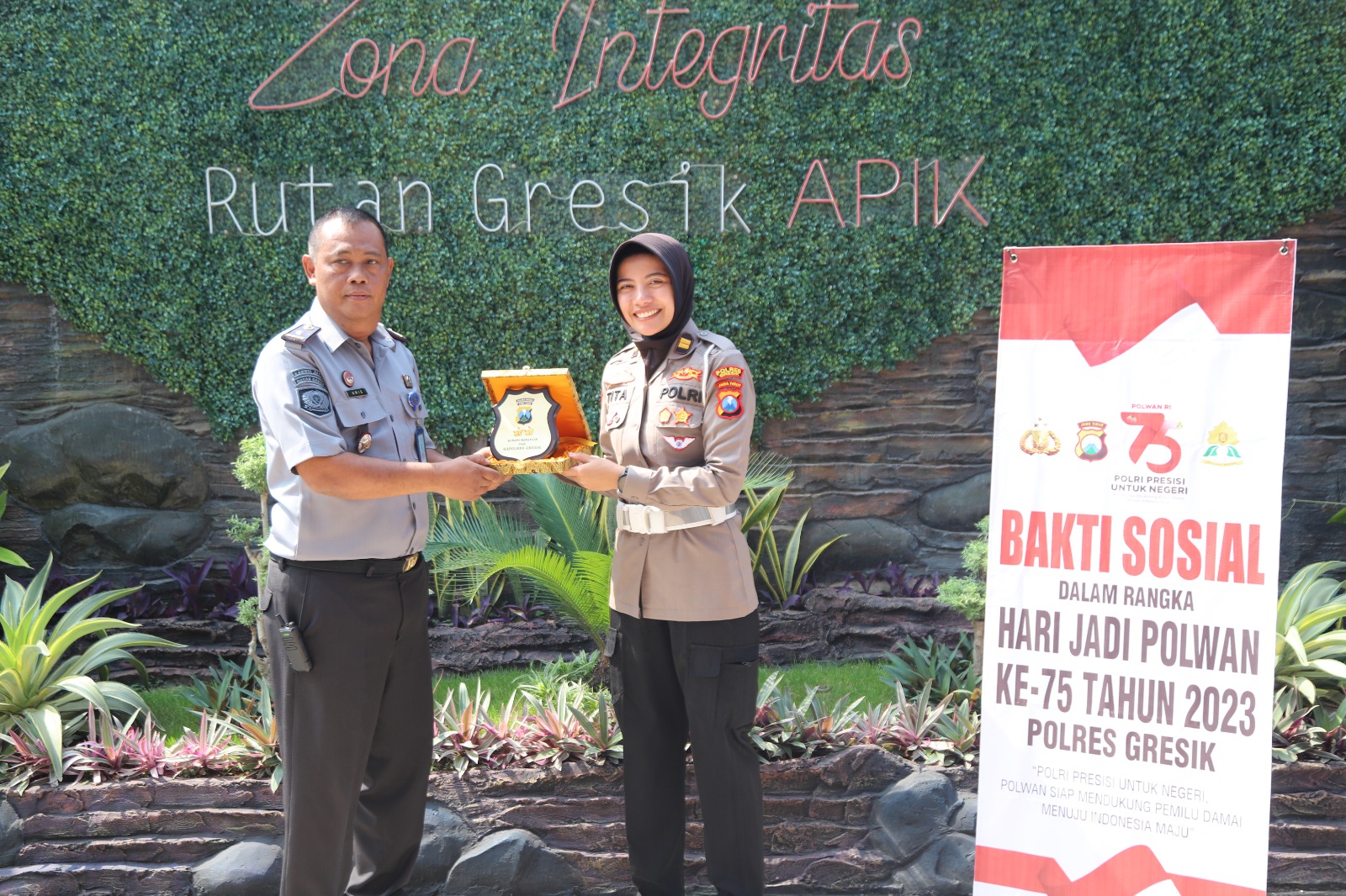 Peringati Hari Jadi ke-75, Polwan Gresik Cek Kesehatan Gratis di Lapas Perempuan