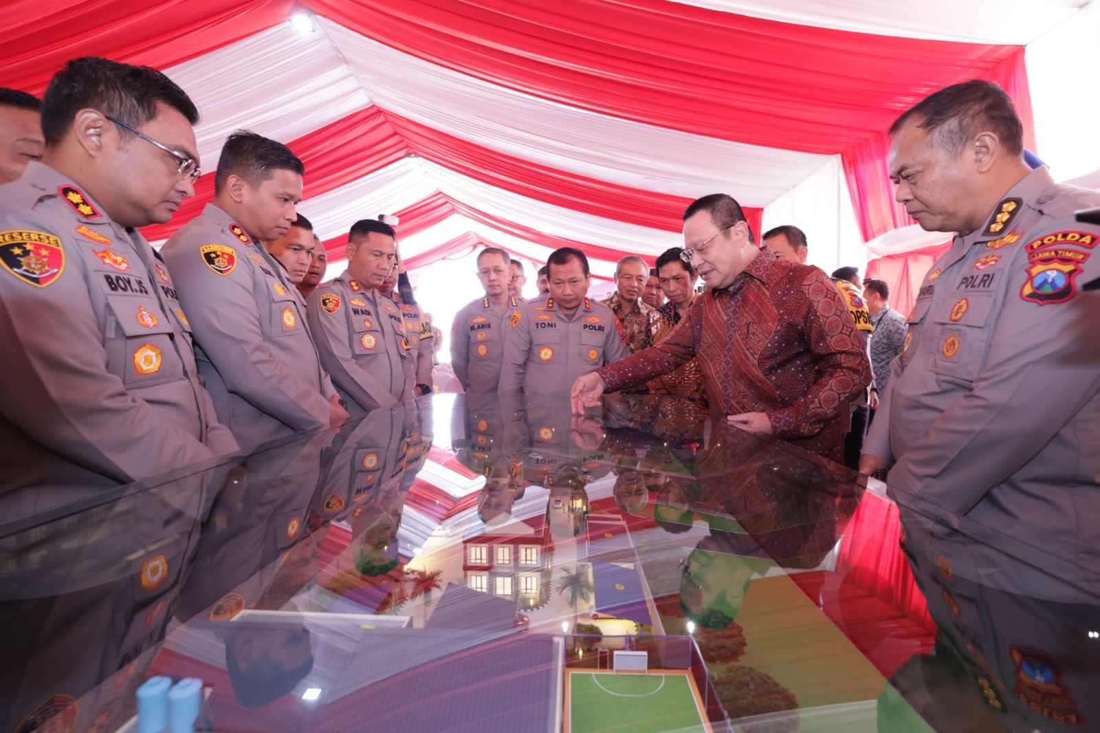 Kapolres Gresik Dampingi Kapolda Jatim Groundbreaking Pembangunan Polres Kawasan di KEK JIIPE Gresik