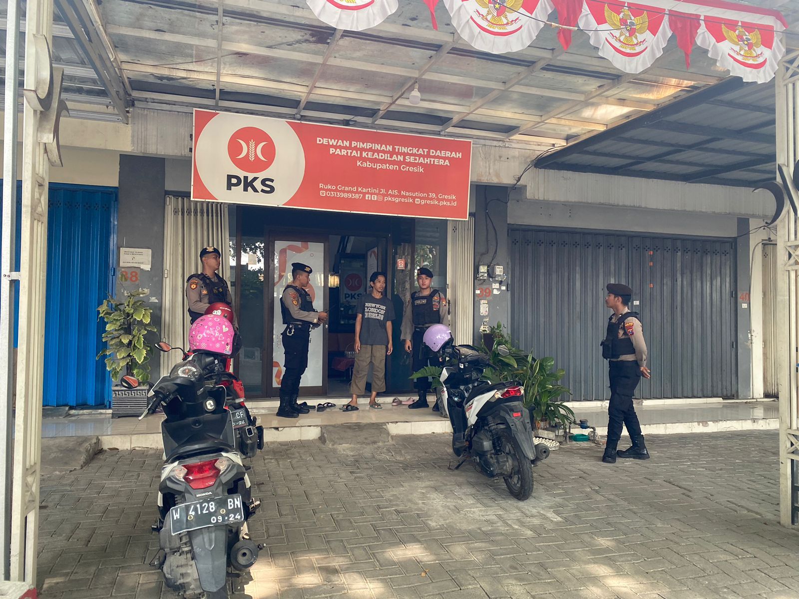 Cegah Teror Jelang Pilkada, Unit Patroli Sabhara Polres Gresik Sambangi Kantor Parpol