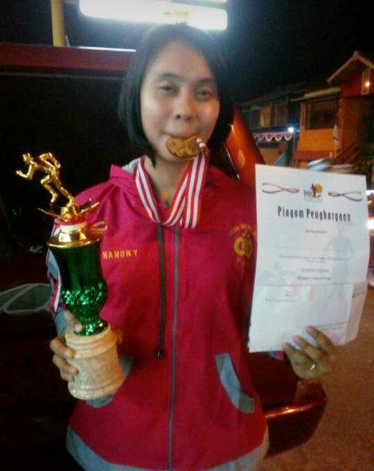 BRIPDA ATIK LUTFIANA dan BRIPKA LIA DITA Juara 2 Tretes Night Run 2017 